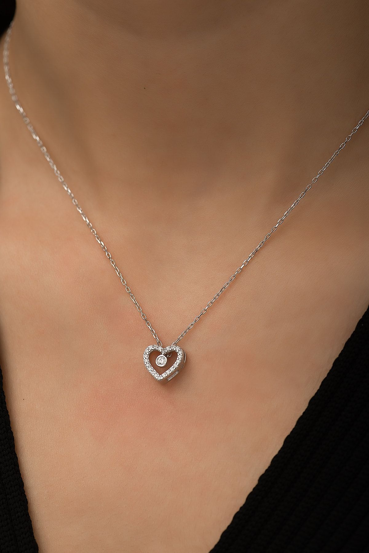 Swarovski® Tektaşlı Kalp Kolye Rodyum Kaplama 925 Ayar Gümüş - Suvps00012